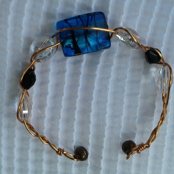 Copper wrap bracelet -revolving blue glass center. - Picture 2 of 8